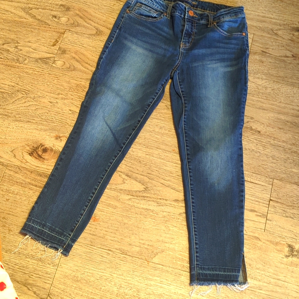 Maurices distressed jeans size 7/8